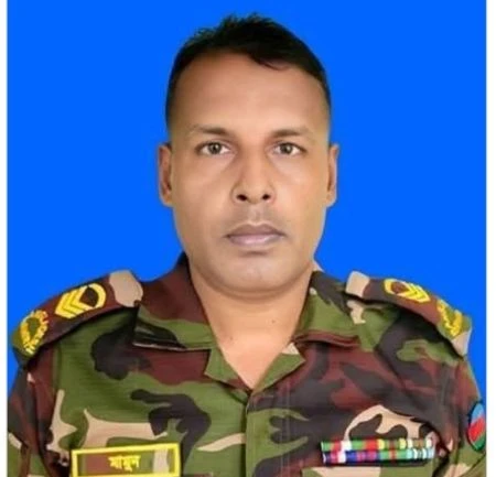 নাটোর থেকে রামু সেনানিবাসে ফেরার পথে ট্রাকের ধাক্কায় সেনা সার্জেন্ট নিহত